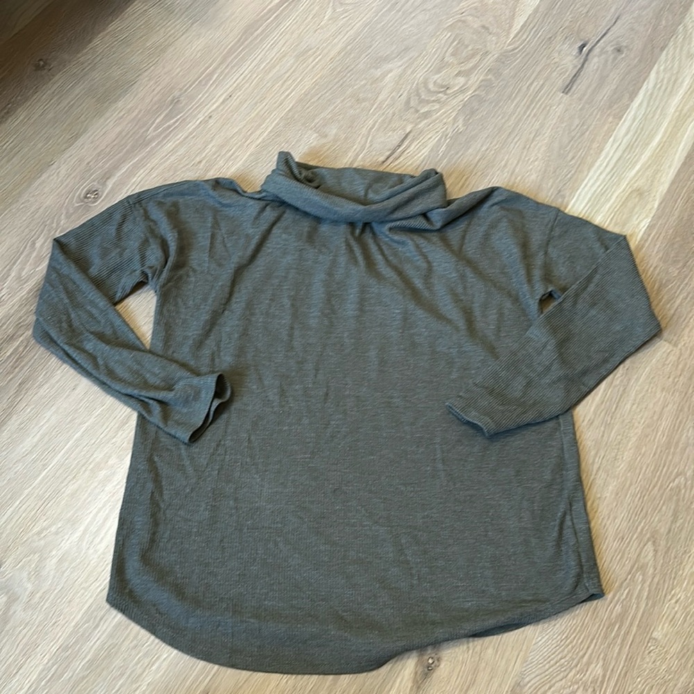Women’s A New Day Turtle neck sweater Size S- excellent condition gray/olive